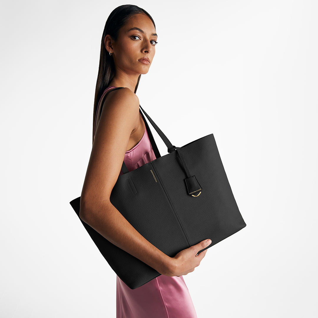 Zipped Soft Tote in Black Caviar | MAISON de SABRÉ